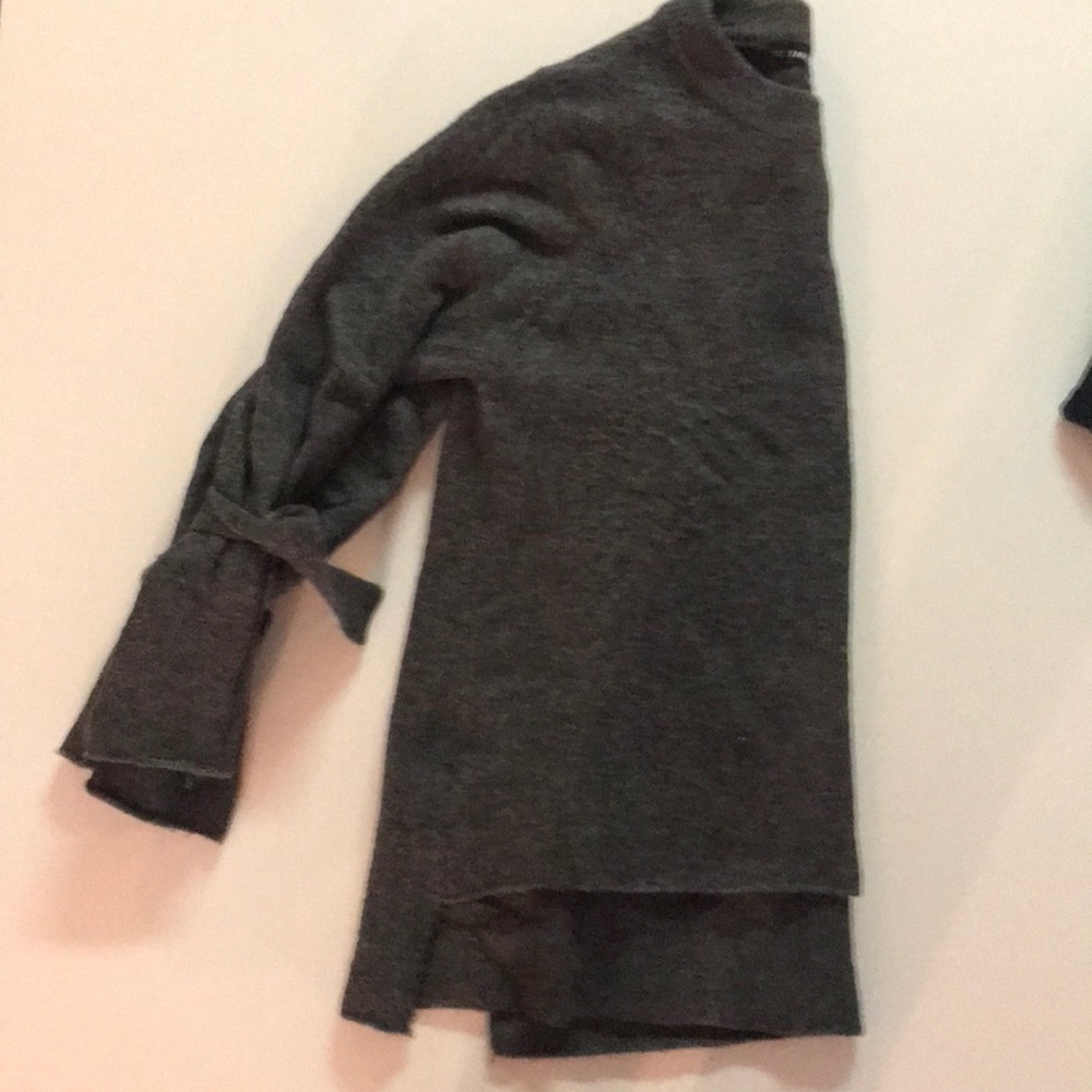 Zara sweater with ties at sleeves. M